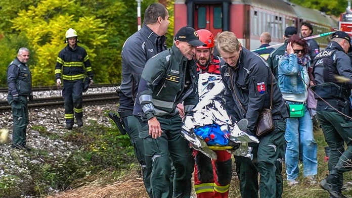 Väčšina už je doma. Po vlakovom nešťastí na juhu Slovenska ostáva hospitalizovaných už len niekoľko zranených