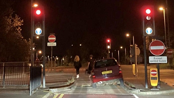 Vodiči v Británii sa sťažujú na cestné pasce, ktoré ničia autá. Úrady opatrenie obhajujú