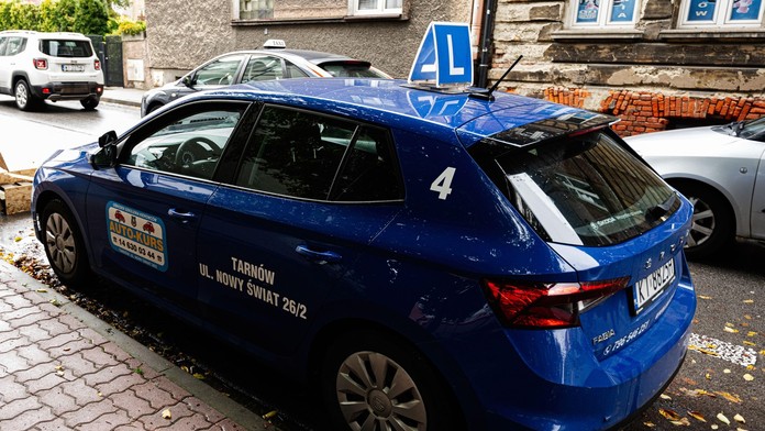 Máte problém získať vodičák? Tohto muža neprekonáte. Teoretickú skúšku zvládol na neuveriteľný pokus