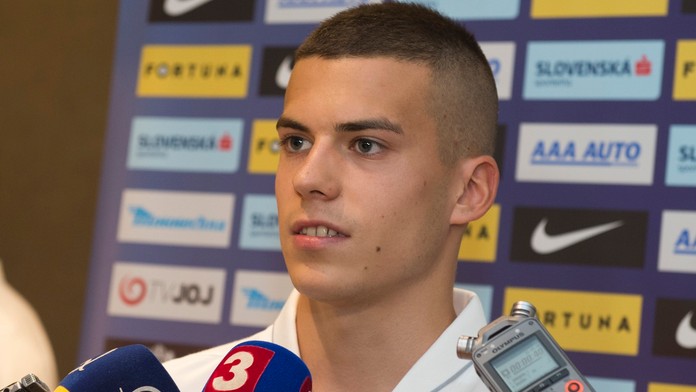 Slovenský futbalový reprezentant László Bénes v rozhovore s novinármi po príchode na reprezentačný zraz.