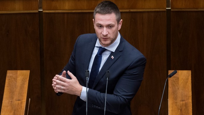 Sabaka chcel od Uhríka vysúdiť 28-tisíc eur. Napokon sa možno nedočká ani ospravedlnenia