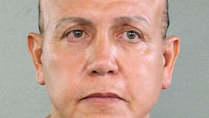 Podozrivý Cesar Sayoc ml., ktorý údajne rozosielal balíky obsahujúce rúrkové bomby.