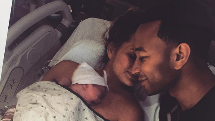 Chrissy Teigen a John Legend po narodení dcérky Luny. 