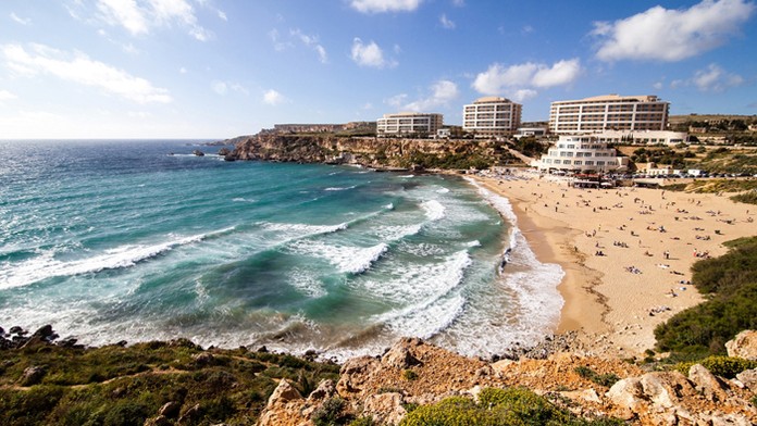 Golden Bay beach na Malte.