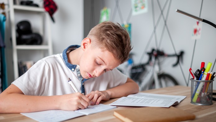 Poľská ministerka školstva zakázala domáce úlohy: Deti by mali po škole odpočívať a nie robiť si úlohy