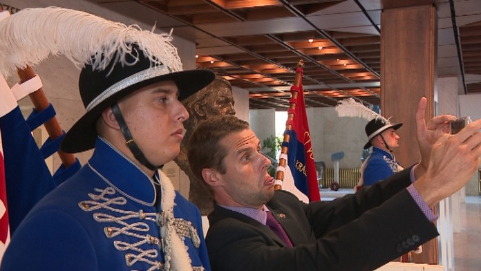 Čestná stráž v parlamente.