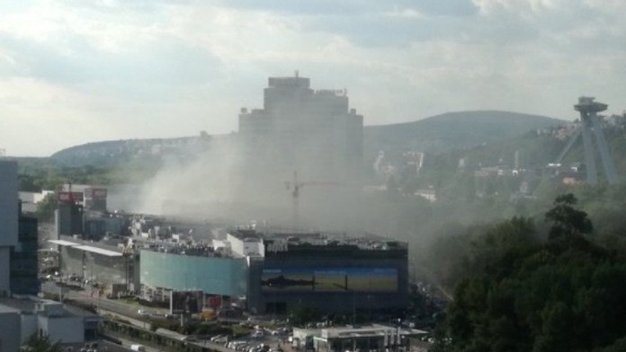 Obchodné centrum zachvátil oheň v utorok popoludní.