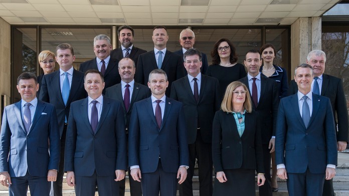 Novovymenovaní členovia vlády.