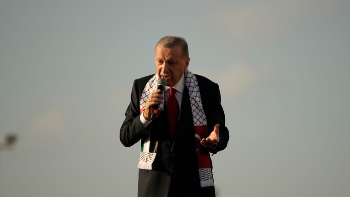 Podľa tureckého prezidenta môže za „masaker“ v pásme Gazy Západ: Izrael je len pešiak