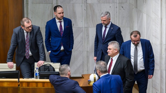 Koaliční poslanci schválili ostro sledovanú novelu Trestného zákona