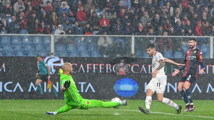 Favorit musel v závere otáčať duel. O triumfe AC Miláno rozhodol nešťastný vlastenec