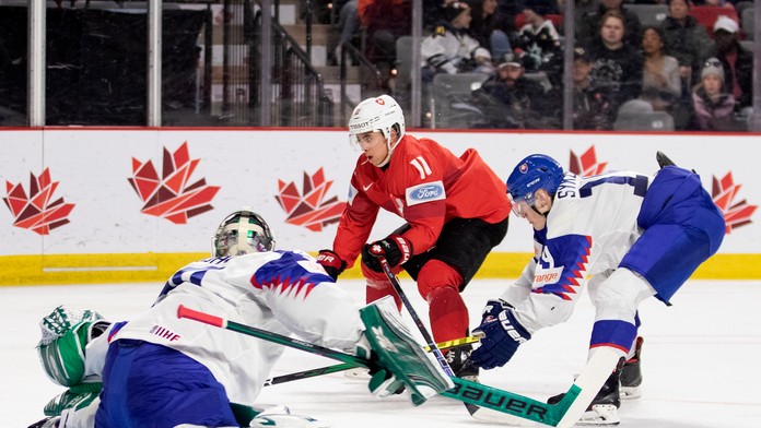 Slovenský brankár Adam Gajan verzus ŠvajČiar Jeremy Jabola.