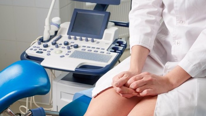 Pôrodníka vo Francúzsku odsúdili na 14 rokov. Sexuálne zneužíval svoje pacientky