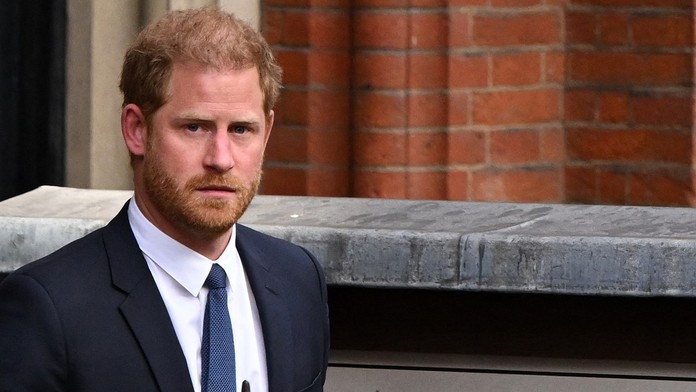 Princ Harry stiahol sťažnosť za ohováranie voči britským novinám. Bude im musieť zaplatiť státisíce