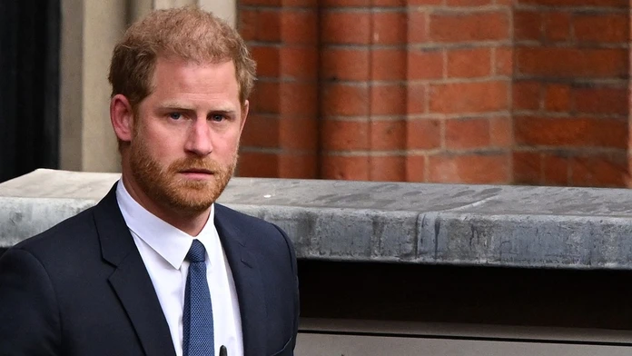 Princ Harry stiahol sťažnosť za ohováranie voči britským novinám. Bude im musieť zaplatiť státisíce
