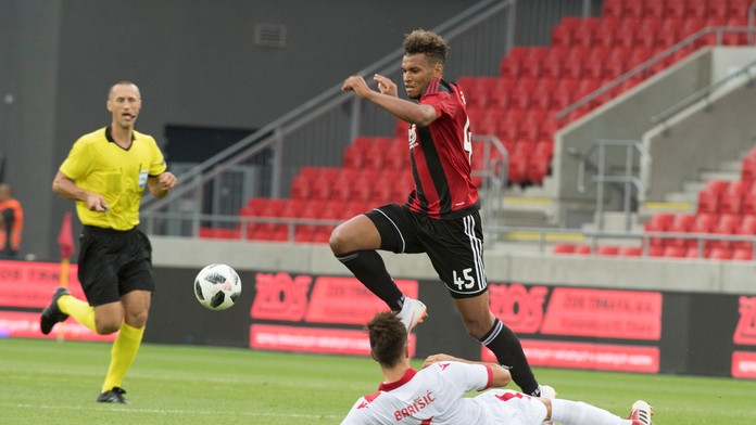 Na snímke na tráve Hrvoje Baršič (Zrinjski) a nad ním Marvin Egho (Trnava) počas stretnutia 1. predkola Ligy majstrov Spartak Tr