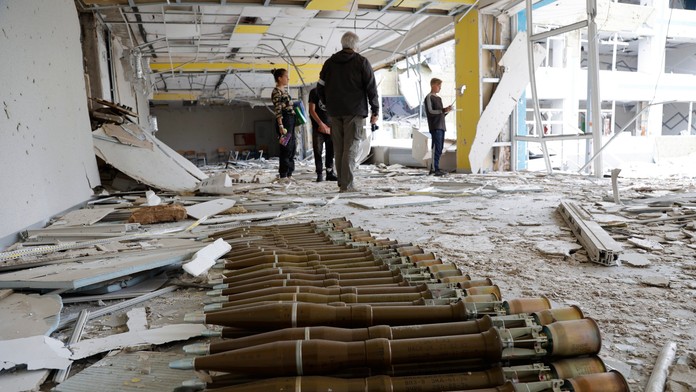 Zničená škola v Mariupole.