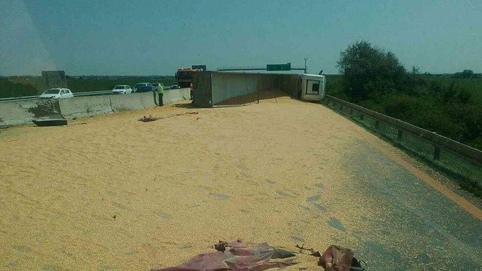 Prevrátený kamión