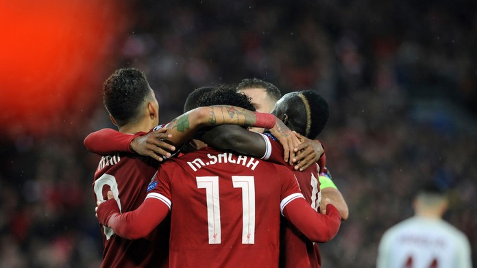 Nadšení hráči Liverpoolu po góle v sieti AS Rím v prvom semifinále.