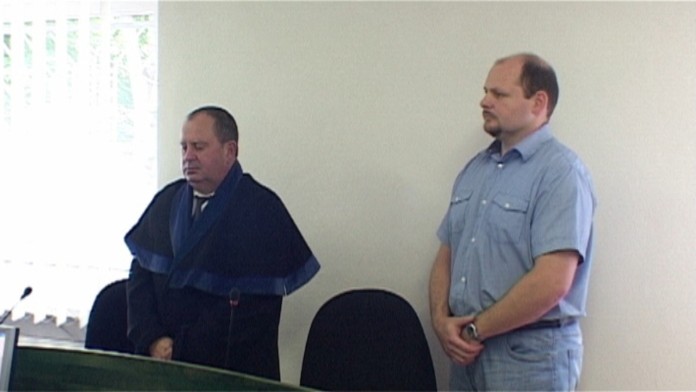 Vodič sanitky sa necíti vinný.
