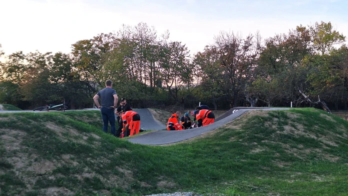 Nehoda na pumptrackovej dráhe.