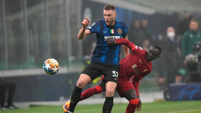 Liverpool porazil Inter Miláno 2:0. Milan Škriniar odohral celý zápas