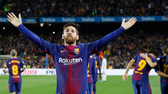 Lionel Messi z Barcelony oslavuje svoj zásah v zápase proti Realu Madrid.