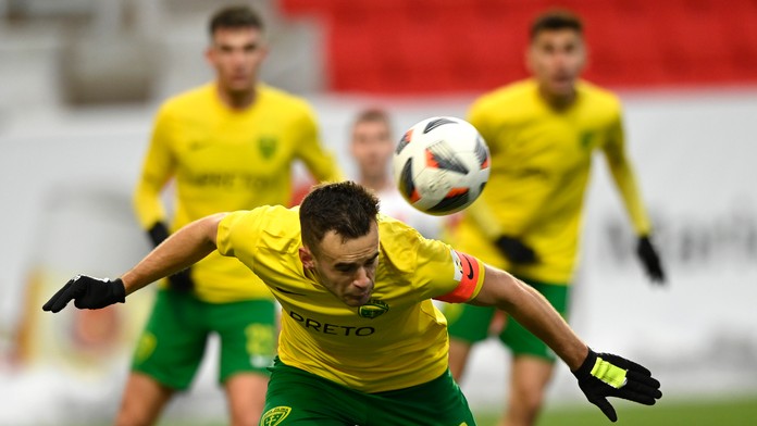 Kapitán MŠK Žilina Adam Kopas v zápase 18. kola Fortuna ligy v Trenčíne.