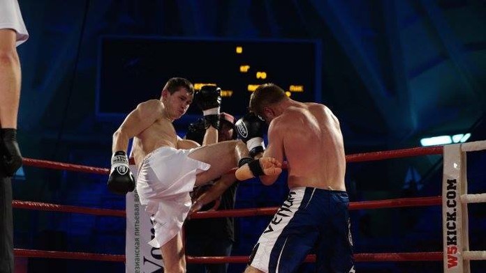 Musel odísť zo školy, staral sa o bratov a kopal hroby. Dnes hviezdi v thajskom boxe