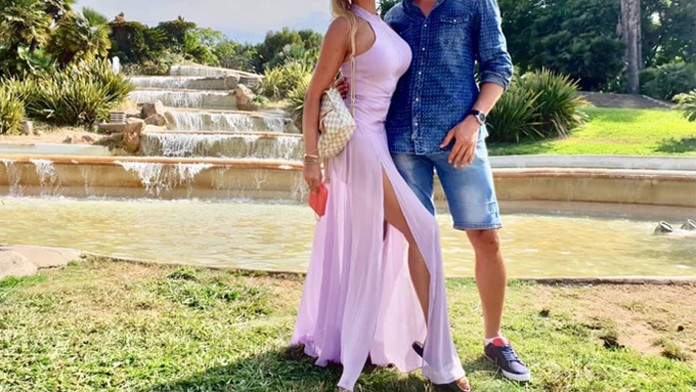 Samo Tomeček s priateľkou