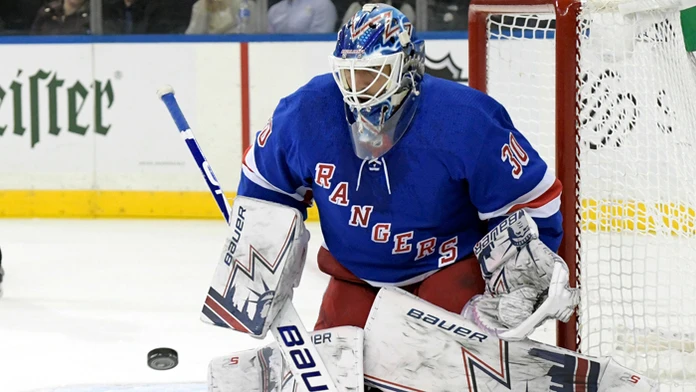 Brankár New Yorku Rangers Henrik Lundqvist.