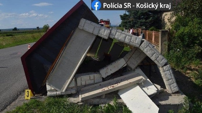 Trent Alexander-Arnold z Liverpoolu oslavuje triumf vo finále LM nad Tottenhamom.