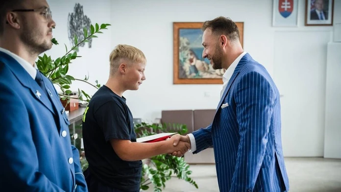 Minister vnútra ocenil medailou za hrdinský čin 14-ročného Tomáša