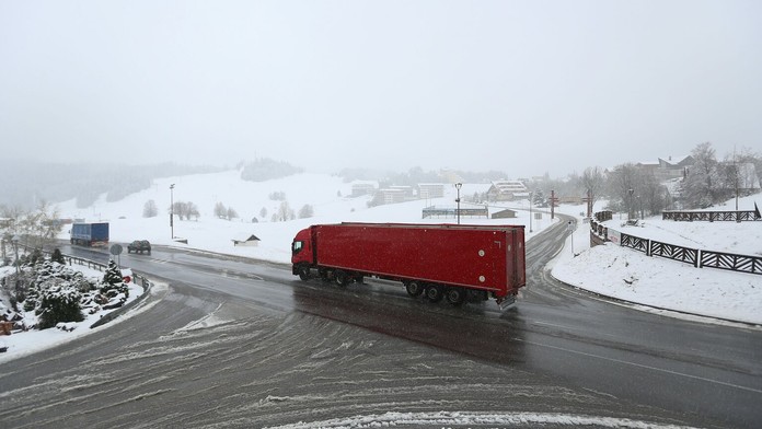 Sneženie na horskom priechode Donovaly 