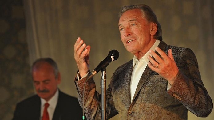 Karel Gott skončil v nemocnici.