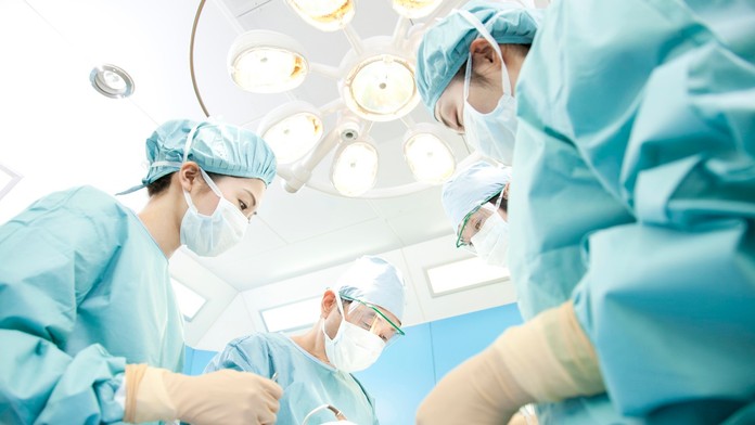 Prvá operácia svojho druhu na svete: Z tela tínedžera (17) odstránili jeho parazitické dvojča