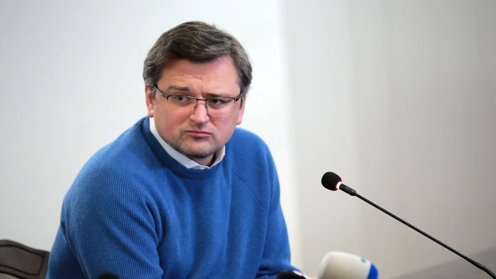 Kuleba varuje pred možnou otravou. Vyjednávačov vyzval, aby na rokovaniach s Ruskom nič nepili ani nejedli