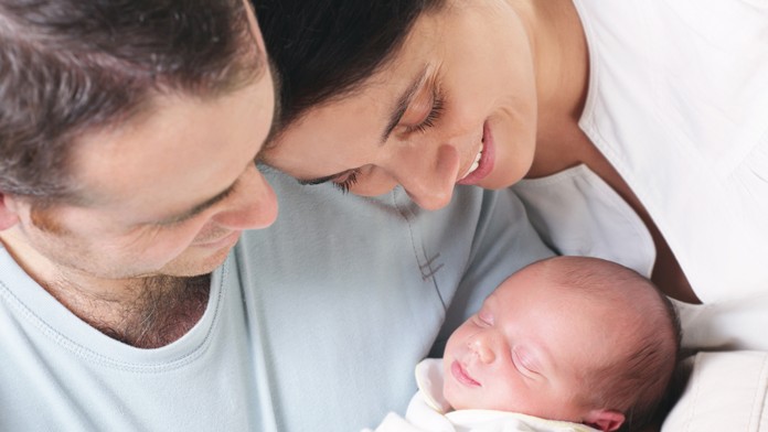 Platené voľno pre čerstvých oteckov sa zaseklo. Ministerstvá sa stále nedohodli a čas sa im kráti