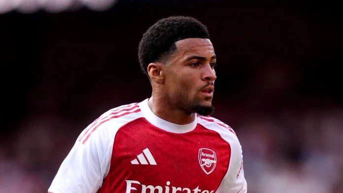 Arsenal si poistil svoj klenot. Talentovaný stredopoliar podpísal s „kanoniermi“ novú zmluvu
