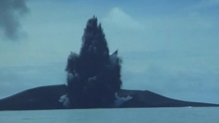 Výbuch podmorskej sopky