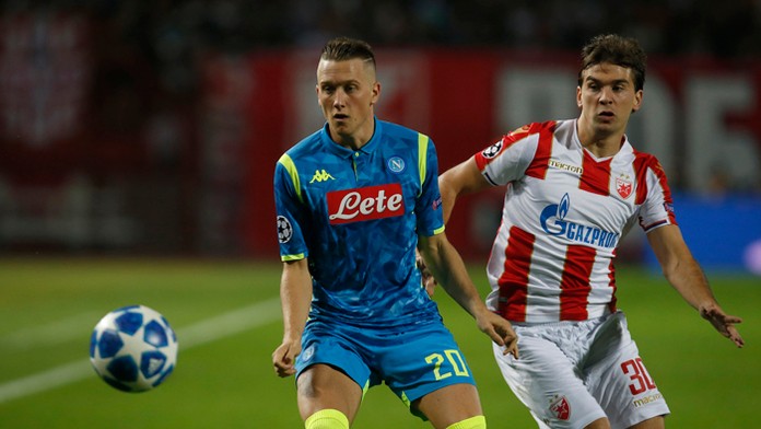 Podozrivý muž v rukách polície v Brezne.