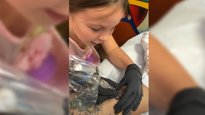 Profesionálneho tetovača potetovala jeho šesťročná dcéra. Jej tvorba dojme každého