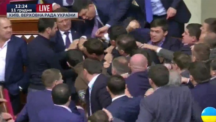 Bitka v ukrajinskom parlamente.