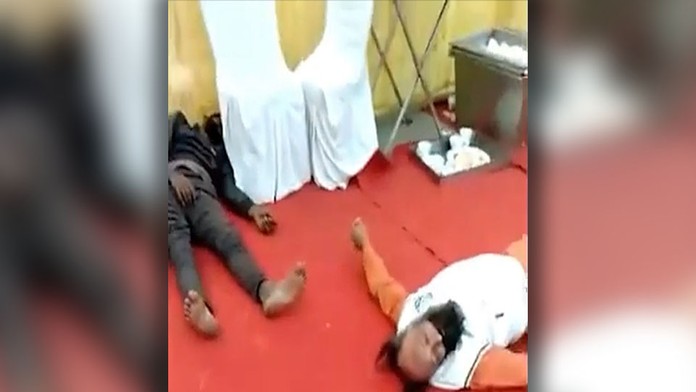 Svadba sa zvrhla na hromadnú bitku.