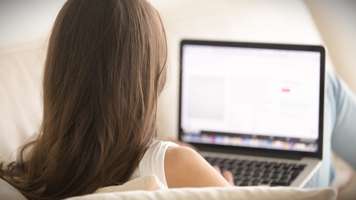 Žena a počítač. Ilustračná snímka. 