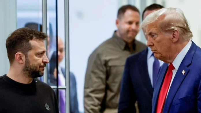 Trump nalieha na Zelenského, aby urobil nepopulárny krok, ktorý má zlepšiť vyjednávaciu pozíciu Kyjeva