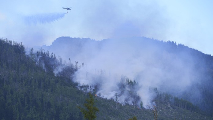Lesný požiar v masíve Stežky na rozhraní Vysokých a Belianskych Tatier.