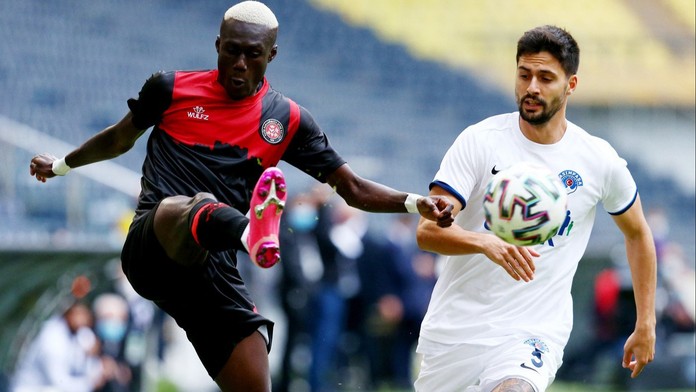 Škandál v Turecku. Po rozsiahlej akcii zatkli dvadsať osôb, medzi nimi je aj spoluhráč Škriniara