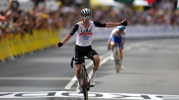 Úvodnú etapu Tour de France okorenil bratský súboj. Z víťazstva sa nakoniec radoval Adam Yates