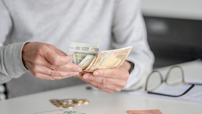 Nepríjemné porovnanie dôchodkov Slovákov. Zo súm, ktoré berú v iných krajinách, sa vám zatočí hlava